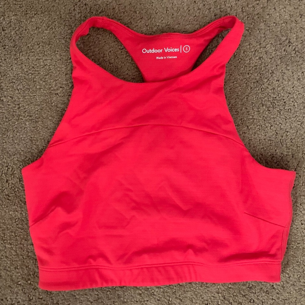 RED OUTDOOR VOICES MOVE FREE CROP TOP